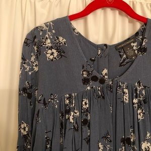 3 FOR 20 Chelsea & Theodore Gorgeous Flowy Blouse